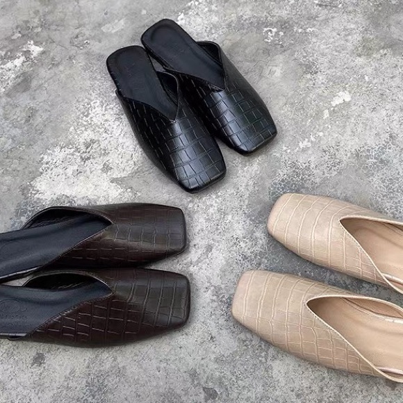 Leather Flat
